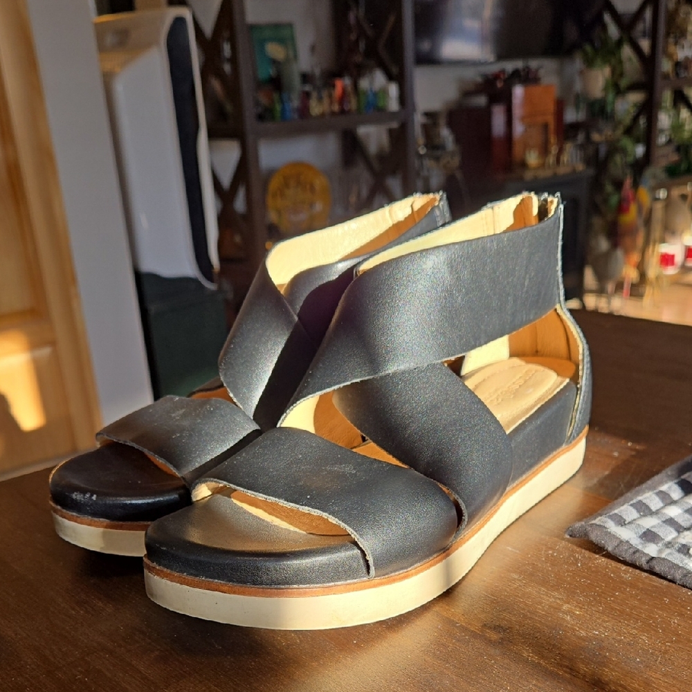 bussola Black Crisscross Platform Sandals with Cream Sole Trim